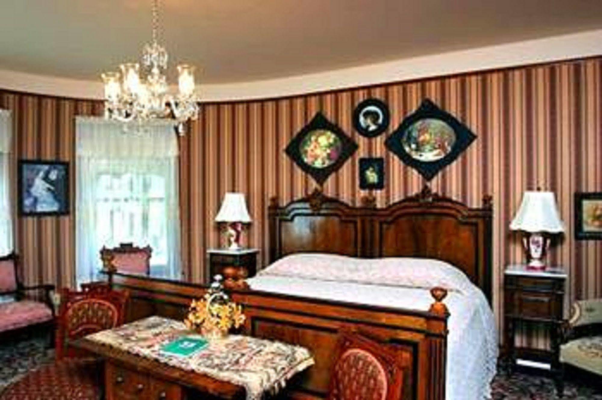 Oakenwald Terrace Hotel Chatfield Bagian luar foto